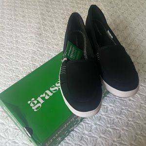 NWT Black Grasshoppers Size 9.5